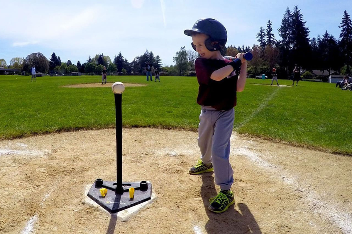 A kid playing tball